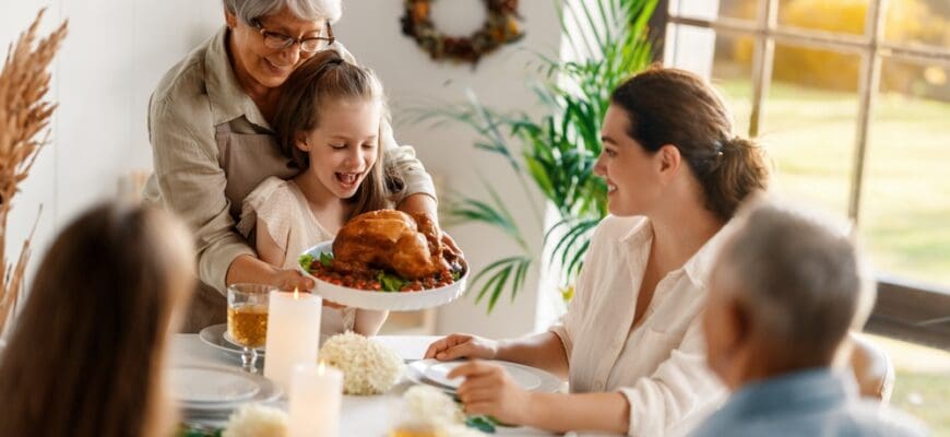 Thanksgiving,Day,,Autumn,Feast.,Happy,Family,Sitting,At,The,Table